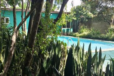 هاستل Karibu Heritage House