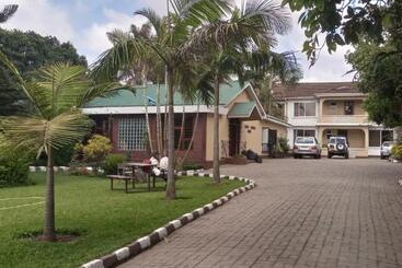 هاستل Karibu Heritage House