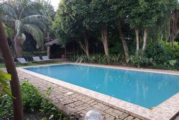 هاستل Karibu Heritage House