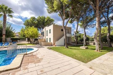 Apartamentos Llebeig - Cala Santandria