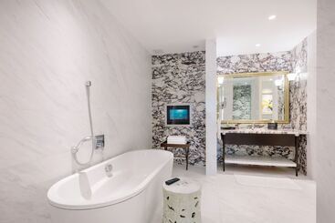 Resorts World Sentosa   Hotel Michael