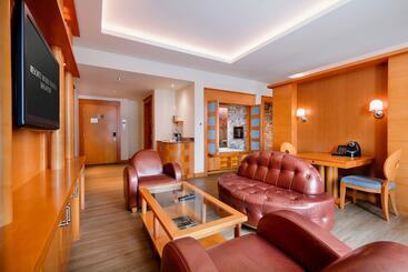 Resorts World Sentosa   Hotel Michael
