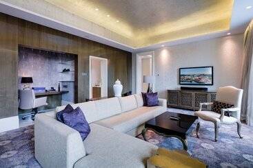 Resorts World Sentosa   Hotel Michael