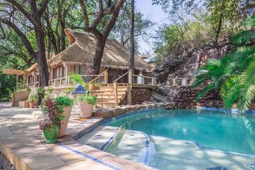 هتل Tongabezi Lodge