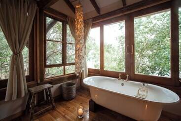 هتل Tongabezi Lodge