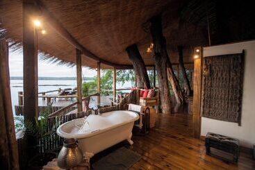 هتل Tongabezi Lodge