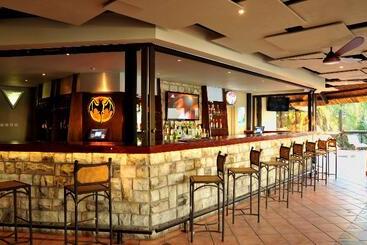 هتل The Victoria Falls Waterfront