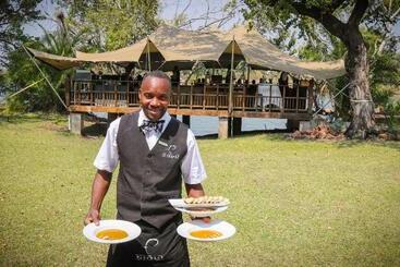 هتل The Victoria Falls Waterfront