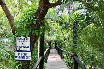 هتل The Victoria Falls Waterfront