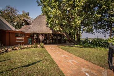 هتل The Victoria Falls Waterfront