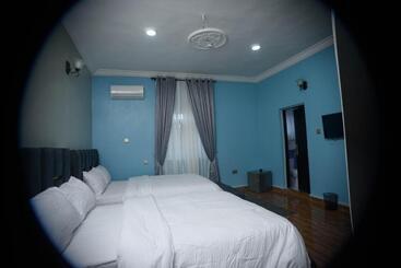 تختخواب و صبحانه E   Glisters Home