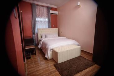 تختخواب و صبحانه E   Glisters Home