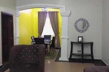 تختخواب و صبحانه E   Glisters Home
