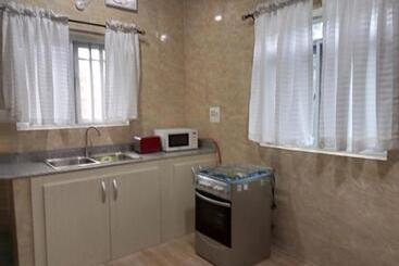 تختخواب و صبحانه E   Glisters Home