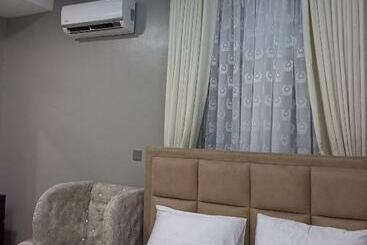 تختخواب و صبحانه E   Glisters Home