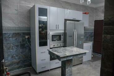 تختخواب و صبحانه E   Glisters Home