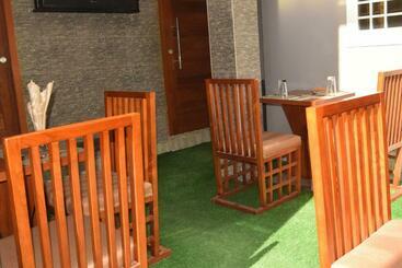 تختخواب و صبحانه Zimbo Golden Vip Lodge