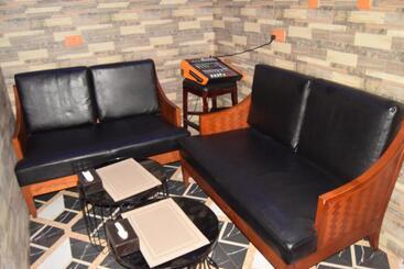 تختخواب و صبحانه Zimbo Golden Vip Lodge