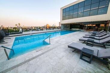 هتل Hilton Garden Inn Santiago Del Estero