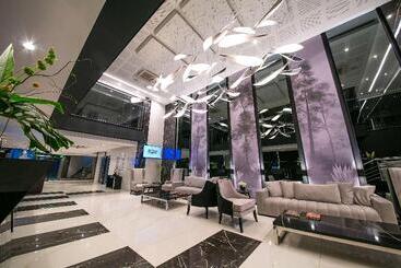 هتل Hilton Garden Inn Santiago Del Estero