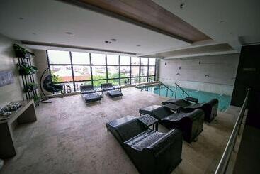 هتل Hilton Garden Inn Santiago Del Estero