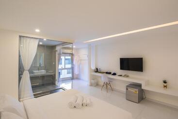 Thewhitehotel By Charoensri Sha Extra Plus