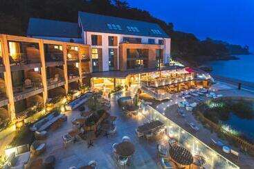 Harbour Beach Club, Hotel & Spa