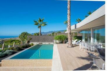 هتل Los Jardines de Abama Suites