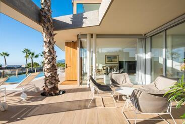 هتل Los Jardines de Abama Suites