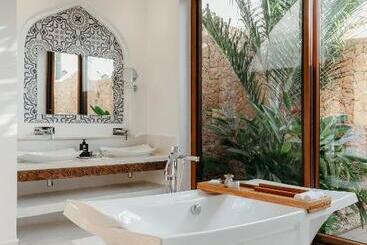 هتل Lux Marijani Zanzibar