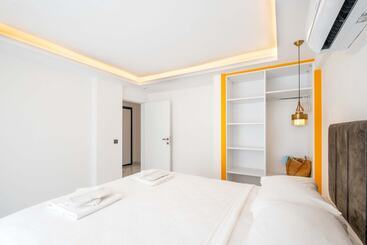 Yosun Apart