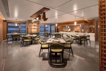 Hualuxe Hotels And Resorts Qingdao Licang, An Ihg