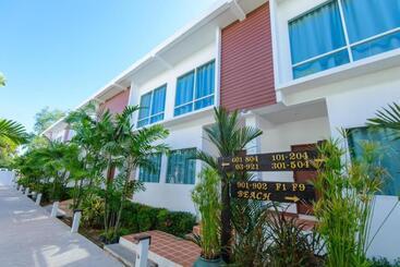 هتل Rattana Pura Beach Resort