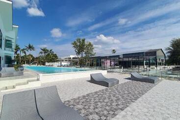 هتل Rattana Pura Beach Resort