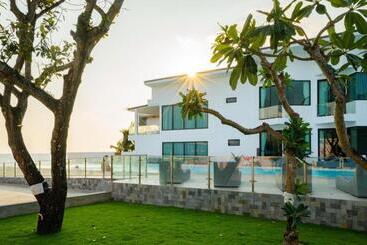 Отель Rattana Pura Beach Resort