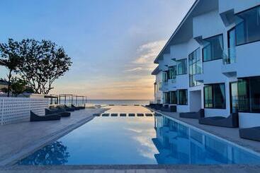 Отель Rattana Pura Beach Resort