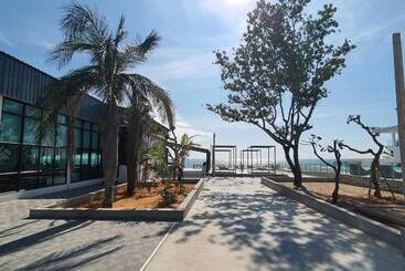 Отель Rattana Pura Beach Resort