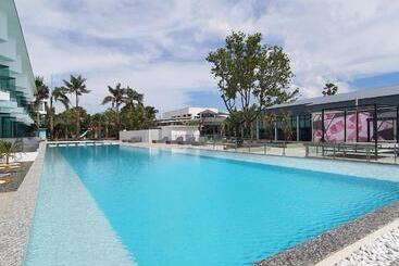 Отель Rattana Pura Beach Resort