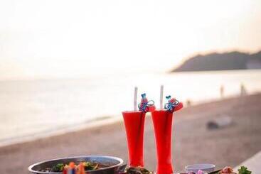 Отель Rattana Pura Beach Resort