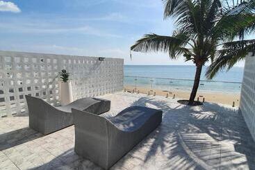 Отель Rattana Pura Beach Resort