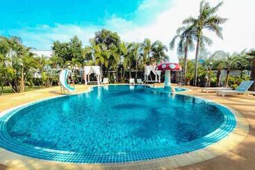 Отель Rattana Pura Beach Resort