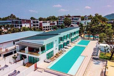Отель Rattana Pura Beach Resort