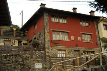 Apartamentos Rurales La Portiella