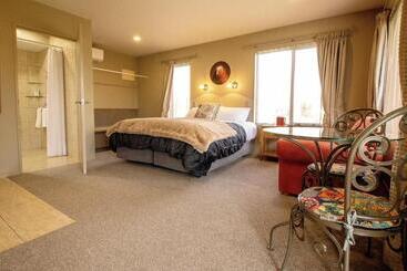 Blue Ridge Studios And Bed & Breakfast