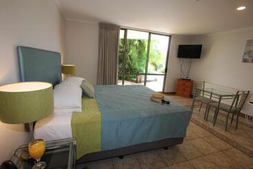 Breakers Motel