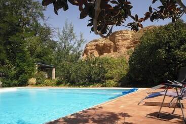 Casas Cueva Y Cortijo La Tala En Guadix - Guadix