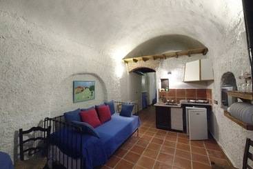 Casas Cueva Y Cortijo La Tala En Guadix - Guadix