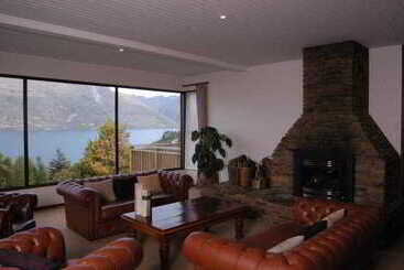 هتل Hidden Lodge Queenstown