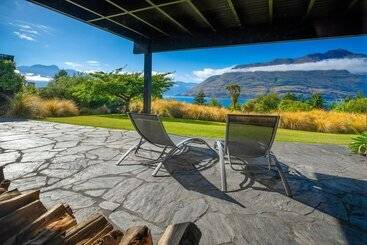هتل Hidden Lodge Queenstown