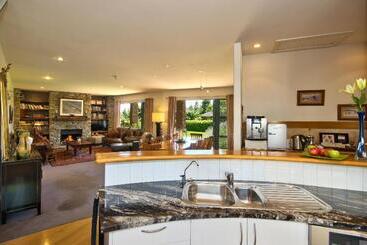 هتل Lime Tree Lodge